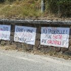 Ricostruzione, manifesti di protesta affissi alle porte di Amatrice