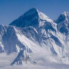 Covid, primo caso di contagio sul monte Everest: scalatori costretti alla quarantena nel campo base