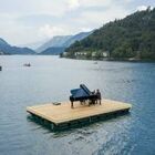 Trentino, in Valle di Ledro concerto sull'acqua. Un pianoforte al centro del lago