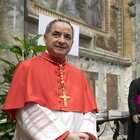Vaticano, Becciu “licenziato” dal Papa per i bonifici a una coop: «Sconvolto, ma obbedisco»