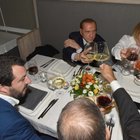 Berlusconi, Salvini, Meloni: brindisi al ristorante a Catania