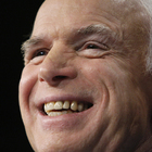 Il senatore repubblicano John McCain sta morendo: «Non voglio Trump al mio funerale»