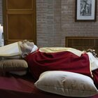 Papa Ratzinger, la salma esposta a San Pietro per il saluto dei fedeli. Giovedì i funerali