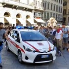 Firenze, auto dei vigili piomba sulla processione: nove feriti, anche due bambine