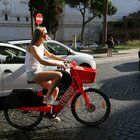 Roma è poco sharing: usati solo il 5% di bici e auto elettriche ma anche di monopattini