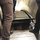 Metro a Roma, Raggi: «Stop al contratto con la società di manutenzione»
