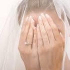 La sposa in lacrime al matrimonio: «La damigella si è presentata nuda all'altare». Cosa ha fatto il fotografo