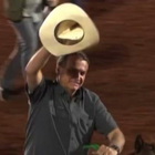 Bolsonaro fa campagna a cavallo al festival dei cowboy brasiliani