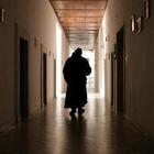 Piacenza, abusi sessuali: arrestato sacerdote. C'è il sospetto che possa aver drogato i ragazzi