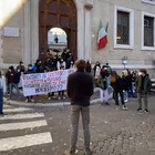 Covid e scuola, presidio degli studenti al Visconti di Roma: «Vogliamo un rientro sicuro»