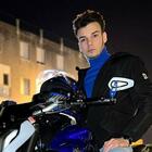 Incidente in moto, Filippo si schianta contro il guardrail durante la gita con gli amici e muore a 23 anni