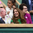 Kate Middleton e il principe William alla finale femminile a Wimbledon, tra sorrisi e (poche) mascherine