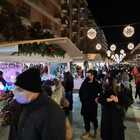 Mascherine all'aperto obbligatorie in tutta Italia a Natale: il governo valuta la stretta anti contagi. Cdm oggi alle 17
