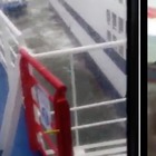 Olbia, traghetto Grimaldi si schianta contro la Tirrenia: il video della collisione tra le navi. «Ci prende, ci prende!»