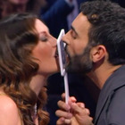 Sanremo, il preserbacino di Marco Mengoni in vendita online per 100 euro: «Se l'ha baciato lui, lo compro»