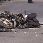 Incidente in moto: due morti, il tragico schianto all'incrocio. Chi sono le vittime