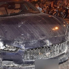 Paura per Enrico Ruggeri, auto distrutta dopo l'incidente: «400 metri di testa-coda in un viadotto»