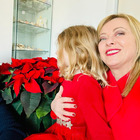 Giorgia Meloni con la figlia e il compagno Andrea Giambruno, Berlusconi con Marta Fascina, Calenda e «la prole unita»: gli auguri di Natale dei politici