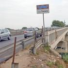 Fiumicino, il Ponte della Scafa chiuso per «criticità»: al via gli accertamenti
