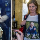 Alessia Pifferi, la sorella in tribunale con la foto di Diana sulla maglietta