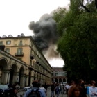 Torino, incendio divora l'ultimo piano di un palazzo in centro città