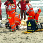 Ingoia un acino d'uva in spiaggia
muore una bambina di due anni Ingoia un acino d'uva in spiaggia
muore una bambina di due anni
