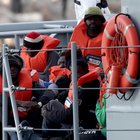 Migranti dalla Libia, Toninelli con Di Maio: linea porti chiusi potrebe non bastare