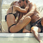 Ilary Blasi e Francesco Totti, vacanze hot in barca a Sabaudia (Chi)