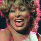 Tina Turner, Fiorella Mannoia e il dolore nel post social: «Ci ha insegnato che si può uscire dall'inferno e rinascere più forti di prima»