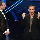 Sanremo 2020, Nicola Savino come Achille Lauro e la battuta hot a Detto Fatto. Bianca Guaccero: «Sto sudando»