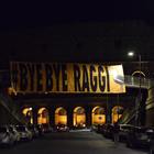 “Bye Bye Raggi”, striscione al Colosseo