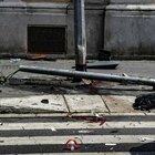 Milano, pedone travolto in uno scontro tra due auto: è grave