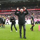 Eriksson realizza il suo sogno e allena il Liverpool: l'ex tecnico in panchina contro le leggende dell'Ajax