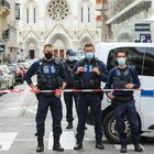 Nizza, attentato a Notre-Dame: tre morti, due sono stati decapitati. Ferito il killer. Il sindaco: chiudere tutte le chiese