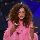 Sanremo, Teresa Mannino e la gaffe (virale) sul palco dell'Ariston al ritorno dalla pubblicità: «Bentornati... Ah no»