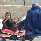 Afghanistan, l'allarme nella capitale: «Nelle strade 75.000 bimbi sono senz'acqua né cibo»