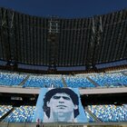 Una statua di Maradona davanti allo stadio: il Comune di Napoli lancia il progetto