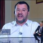 Salvini apprende dello sbarco dei migranti in diretta tv