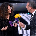 Sanremo 2024, top e flop della terza serata: grazie Russell Crowe, Teresa Mannino show. Total black, anche basta