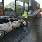 Orvieto, auto in fiamme sulla A1, in salvo mamma e bambini