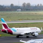 Eurowings, turbolenze sul volo Lamezia Terme-Berlino: otto feriti, grave una donna
