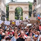 Covid, proteste contro il green pass in Francia