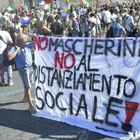 Negazionisti a Roma. Viminale: «Massimo rigore», stretta della polizia: «Senza mascherine manifestazione sarà sciolta»