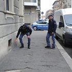 Bergamo, donna di 34 anni uccisa a calci e pugni in casa: fermato il compagno, indagata la mamma della vittima che difendeva l'uomo