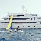 Puff Daddy, il super yacht del rapper in vacanza nel Golfo di Napoli