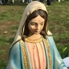 Madonna di Trevignano, che fine ha fatto Gisella? «Mi parla anche Gesù». Le Iene fanno una tac alla statua che «piange»: cosa è emerso