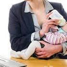 Una donna su 4 negli Usa torna al lavoro entro 2 settimane dal parto: il congedo non è pagato
