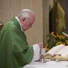 Foto degli addetti Vaticano sospesi, Papa Francesco apre un'indagine: «Peccato mortale»