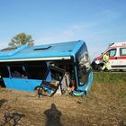Bus con 30 ragazzini esce di strada e si ribalta a Besate: sette feriti