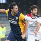 • Il Verona affonda all'ultimo il Cagliari di Zeman: 1-0